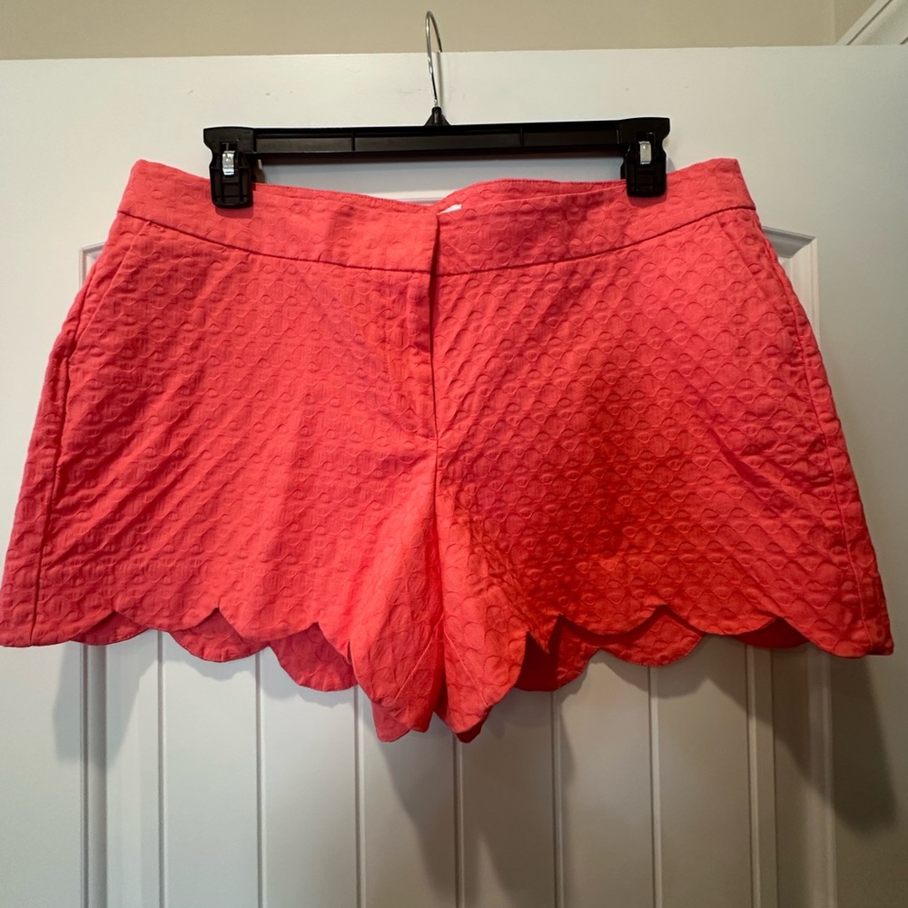 Women’s Crown & Ivy Coral Colored Scalloped hem shorts.  Size X-Large.